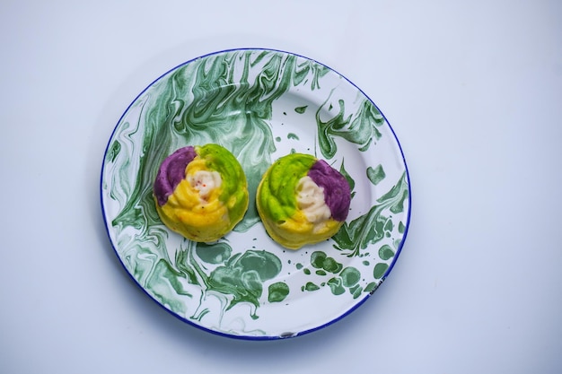 Тарелка с аппетитным блюдом